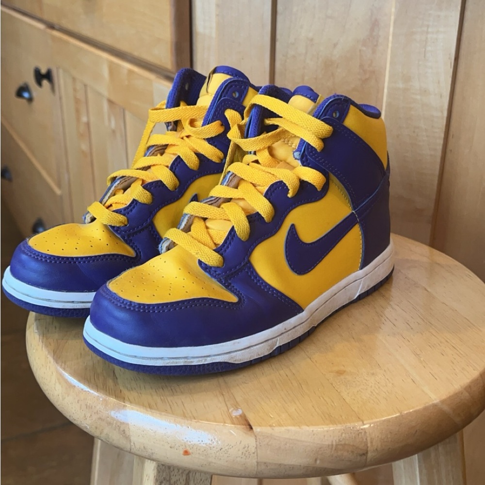 Size 2 youth kids Nike Dunk High GS “Lakers”